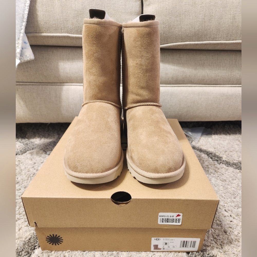 NEW UGG Classic Short II Boots - Women's - Picture 3 of 11